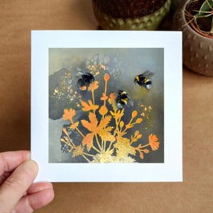 Summer Light, Karte und Umschlag, Kunstwerk von Louise Bird mit Hummeln. Recycling Karte, blanko für Deine eigene Nachricht, egal zu welchem Anlass.