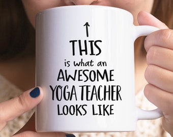 C’est ce qu’un professeur de yoga impressionnant ressemble à tasse drôle, cadeau professeur de yoga, tasse instructeur de yoga, cadeau instructeur de yoga, cadeau d’amoureux de yoga