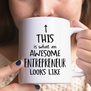Dies ist, was ein ehrfürchtiger Unternehmer sieht aus wie lustige Becher, Unternehmer Geschenk, Unternehmer Becher, Geschäftsinhaber Geschenk, Hustle Becher, CEO Becher