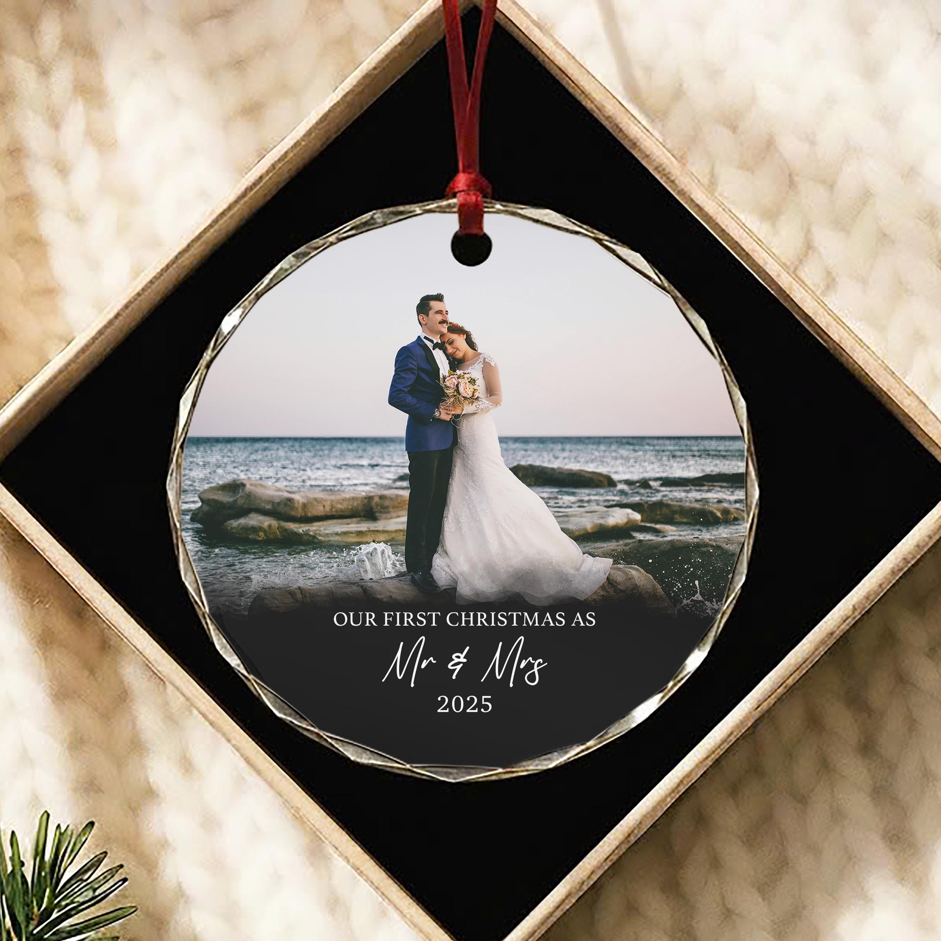 Ornement Noël "Our 1st Christmas As Mr & Mrs" 2025 - Cadeau Jeune Marié, Pendentif Verre Cœur Pour Sapin - Décoration Romantique