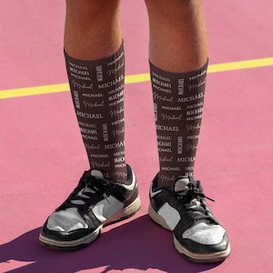 Benutzerdefinierte Valentinstag Geschenk für Ihn Sie, Paar Namen Socken, personalisierte Jahrestag Geschenk für Mann Frau Freund Freundin, Neuheit Geschenk