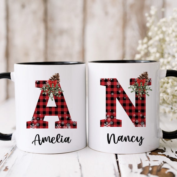 Mug de Noël personnalisé, initiale et nom à carreaux Buffalo, cadeau de Noël, cadeau secret du père Noël, cadeau de Noël, bas de Noël