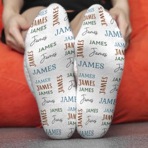 Lustiges Valentinstag Geschenk für Mann Freund Frau Freundin, personalisiertes Baumwolljubiläumsgeschenk für Sie, Ihn, maßgeschneiderte Namenssocken