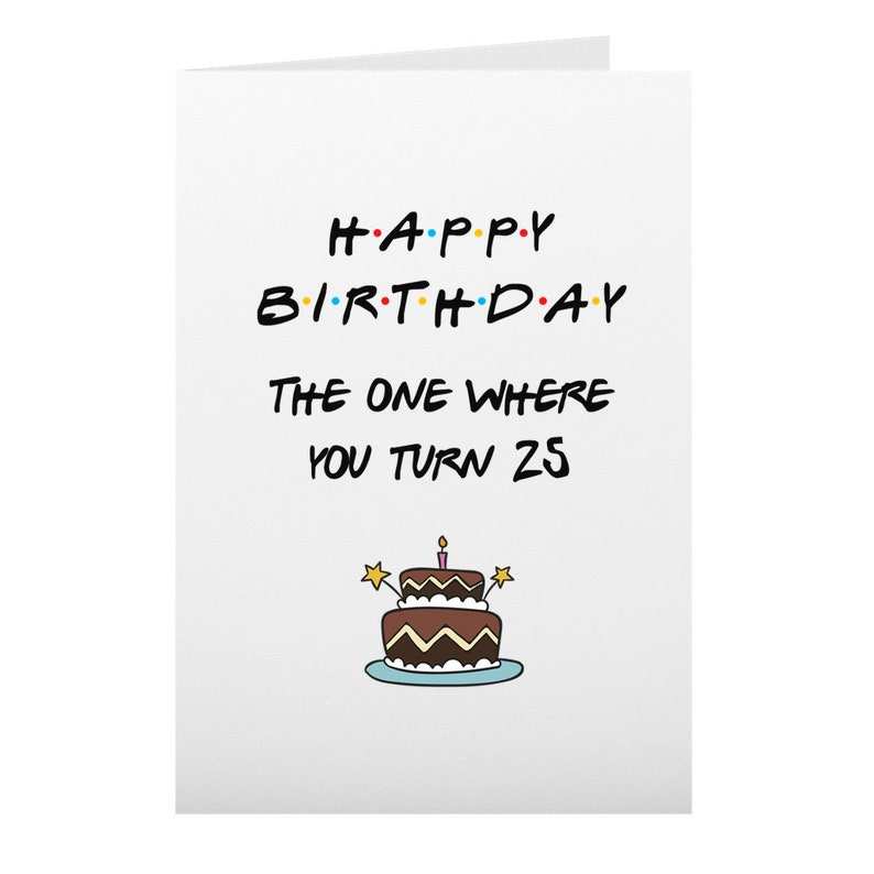 K&ouml;nnte beinhalten: Eine wei&szlig;e Karte mit schwarzem Text, der "Happy Birthday The One Where You Turn 25" lautet. Unter dem Text befindet sich ein Comic-Kuchen mit einer einzigen brennenden Kerze.