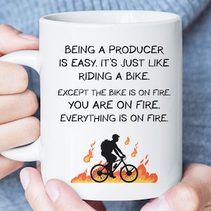 Ein Produzent ist einfach lustige Becher, lustige Produzent Geschenk, Film Produzent sarkastischen Becher, Film Produzent Geschenk, Musik-Produzent Weihnachtsgeschenk