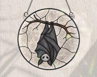 Morcego de vitral pendurado, decoração assustadora de janela para o Halloween, morcego de vitral em um galho, ornamento artístico gótico de lua cheia, presente de bruxa