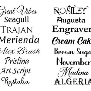 Pu&ograve; includere: Una collezione di 16 nomi di font diversi scritti in corsivo. I font includono Great Vibes, Seagull, Trajan, Merienda, Alex Brush, Pristina, Art Script, Rastalia, Rosiley, Augusta, Engraver, Cream Cake, Brown Sugar, November, Madina e Algeria.
