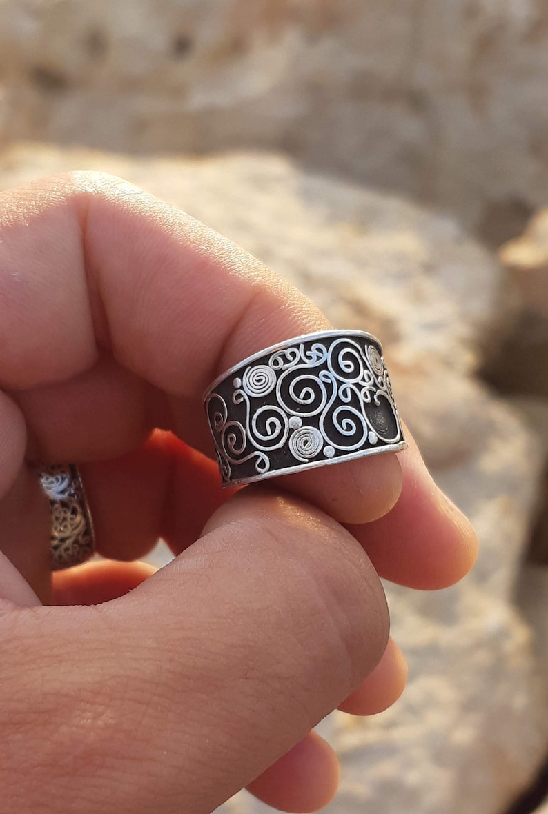 Wide Ring black spiral silver