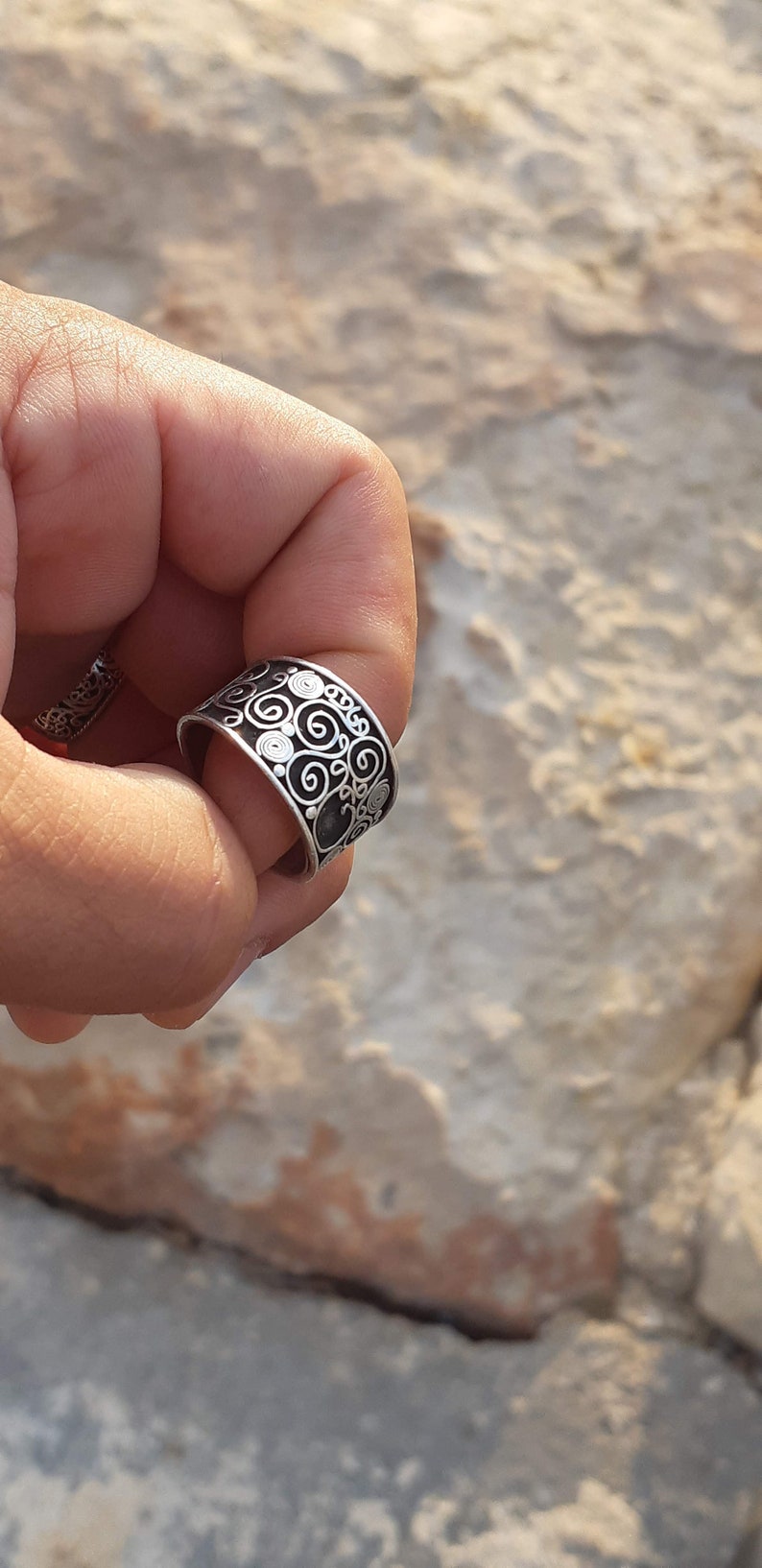 Wide Ring black spiral silver