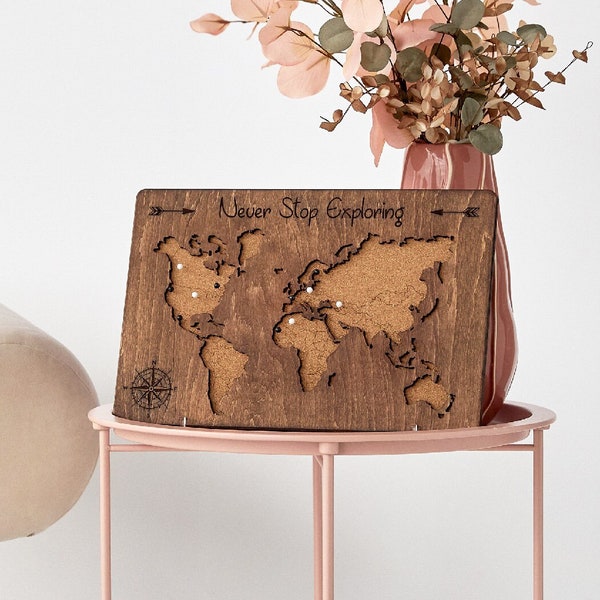 Carte du monde de voyage personnalisée avec épingles, carte en bois cadeau pour votre fille, décoration d'appartement en panneau de liège personnalisée, cadeau de 5e anniversaire pour lui