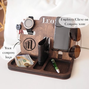Houten Docking Station Corporate Gepersonaliseerde Geschenken voor werknemers met logo, bulk geschenken, Hout Charging Station Desk Organizer