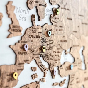 Carte du monde Push Pin Wall Art avec des épingles gratuites, planche de carte du monde en liège, carte du monde en bois carte de voyage, Pin Board Apartment Decor, décor au-dessus du lit