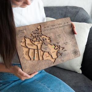 Hölzerne Kanada Reisekarte, personalisierte Reisekarte Wandkunst, Paare Geschenk Push Pin Karte, Korktafel mit Pins für einjähriges Jubiläum
