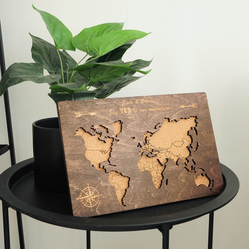 Carte du monde Push Pin, Cork Board Carte du monde en bois, Carte de voyage personnalisée, Décoration de lappartement Carte en bois du monde image 8
