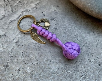 Schlüsselanhänger „Glücksknoten & Engelherz“, Lavendelblau, Violett ,paracord, Schlüsselring, Affenfaust,Taschenanhänger, Glücksbringer