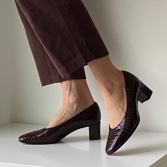 Cocoa Leather Pumps ~ 1990s vintage brown block he