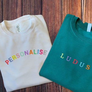 Felpa con ricamo personalizzato arcobaleno / Felpa girocollo con slogan / Felpa con cappuccio personalizzata / Felpa personalizzata / Felpa ricamata