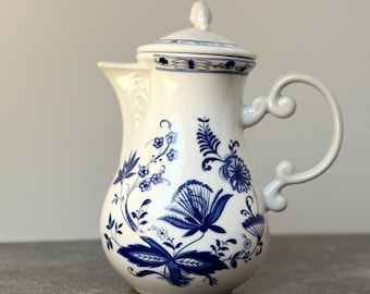 Vintage Wellco Design Krefeld Coffee/Tea Pot – Blue Onion Floral Porcelain – German Markenporzellan – Zwiebelmuster 1970s-1980s