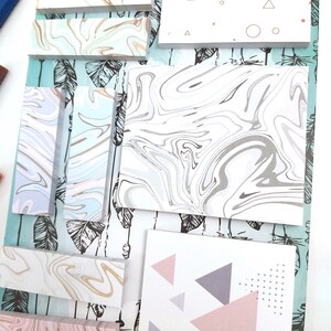 Notas adesivas com diferentes padrões e designs