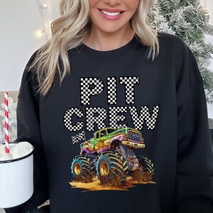 Pit Crew Monster Truck Jam Bluza urodzinowa Chłopiec Dude Mama Dada Rodzina Era Urodziny Impreza Maluch Dziecko Baby Shower Ciąża Prezent Sweter