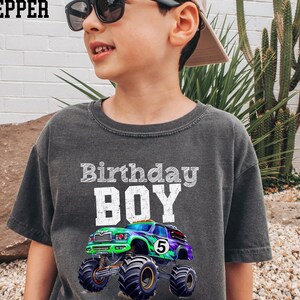 Monster Truck Jam Urodziny Komfort Kolory Niestandardowy T-shirt Rodzina Urodziny Chłopiec Facet Impreza Nowi Rodzice Wyścig Brat Siostra Mama Digg Zielony Niebieski