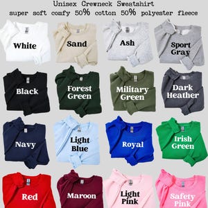 Pu&ograve; includere: Una cartella colori di felpe con collo a girocollo unisex Gildan 18000 e 18500. La cartella mostra 16 colori diversi, tra cui bianco, sabbia, cenere, grigio sportivo, nero, verde bosco, verde militare, grigio melange scuro, blu navy, blu chiaro, blu reale, verde irlandese, rosso, bordeaux, rosa chiaro e rosa sicurezza.
