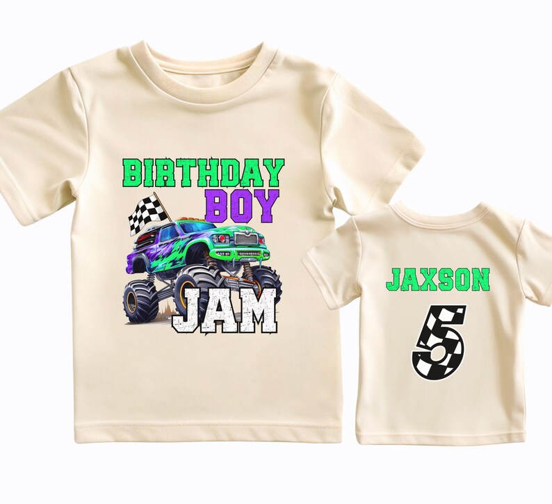 Puede incluir: Dos camisetas de color crema con un gr&aacute;fico de cami&oacute;n monstruo y el texto "Birthday Boy Jam" en la parte delantera y el texto "Jaxson 5" en la parte posterior.