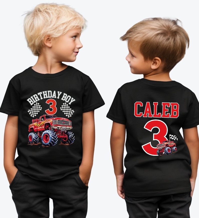 以下が含まれることがあります： 赤いモンスタートラックのグラフィックが描かれた黒いTシャツ2枚。1枚は「Birthday Boy 3」、もう1枚は「Caleb 3」と書かれています。