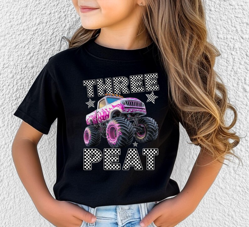 Camiseta personalizada para aniversariante com tema Monster Truck Jam rosa - Estampa xadrez com estrelas em ambos os lados (frente e verso) imagem 8