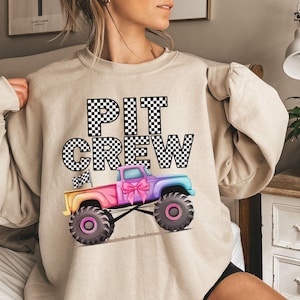 Pit Crew Monster Truck Jam Family Sweatshirt Sparkle, Birthday Girl Party, Cousin Crew Girls Mama Mama Siostra Dziecko Płeć Ogłoś Różową Kokardę