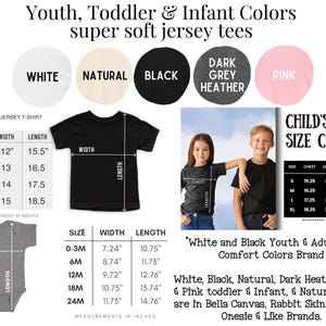 以下が含まれることがあります： 画像は、子供、幼児、乳児向けのTシャツとロンパースのサイズチャートです。色は白、ナチュラル、黒、ダークグレーヘザー、ピンクです。測定値はインチです。テキストは「super soft jersey tees」と書かれています。