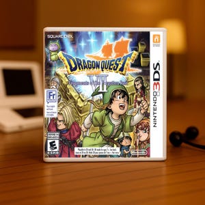 Op de afbeelding: Een Nintendo 3DS-gamecase voor Dragon Quest VIII: Fragments of the Forgotten Past. De cover toont een jonge jongen in groene kleding, met andere personages en een schip op de achtergrond. De game is beoordeeld met Everyone 10+ door de ESRB.
