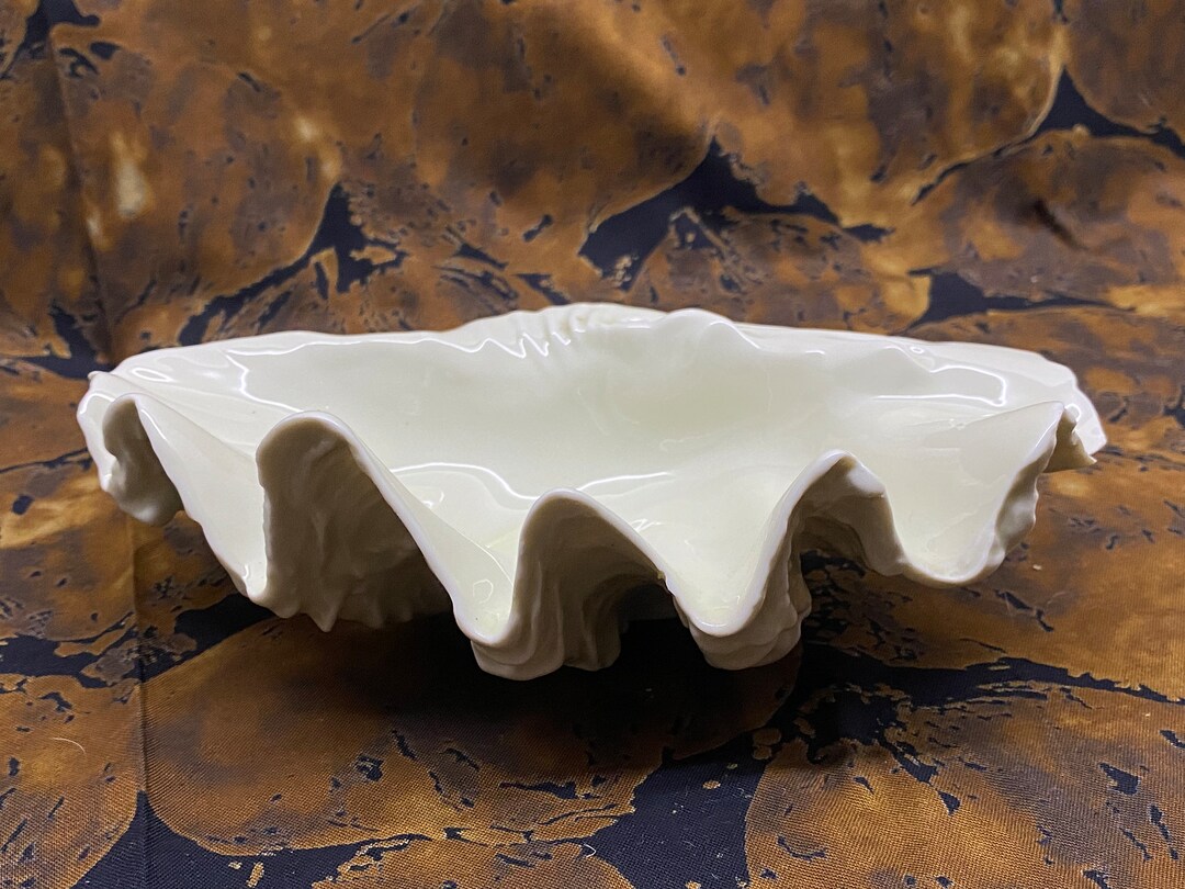 Vintage Hungarian Porcelain Clam Shell Pin Dish. 20cm Diameter, 1940’s ...