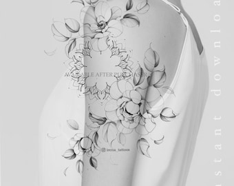 Può includere: Un disegno in bianco e nero di un tatuaggio floreale sulla spalla di una persona. Il design presenta un grande fiore circondato da fiori più piccoli e foglie. Il testo "AVAILABLE AFTER PURCHASE" è visibile nell'immagine.