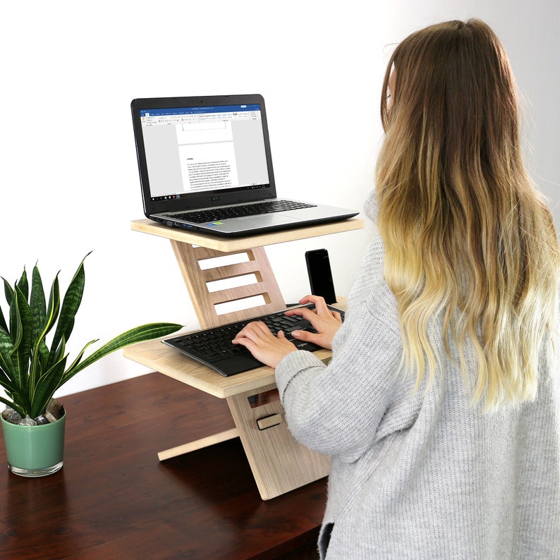 Stand Desk Medium Oak Bureau debout pour ordinateur portable, bureau debout, agrandisseur dordinateur portable, bureau debout, bureau à domicile, support pour ordinateur portable, convertisseur de support de bureau image 6