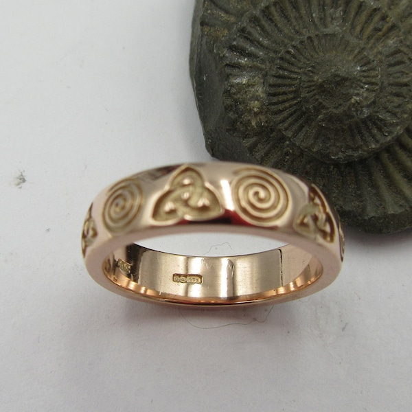 Newgrange & Trinty Rose gold ring .