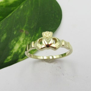 9k Gelbgold sehr feiner Stil CLADDAGH Ring.