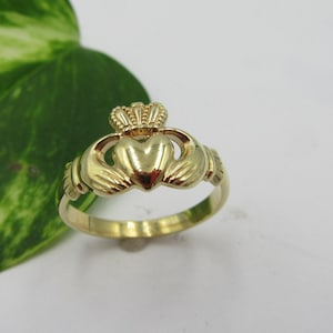 9k Gelbgold klassischer Claddagh Ring