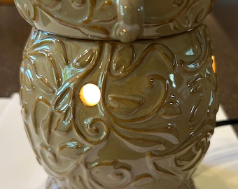 Scentsy Full Size Wax Melt Warmer  “Malta”  Vine Collection Retired