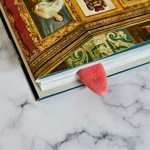 Marcapáginas con clip en forma de lengua en miniatura