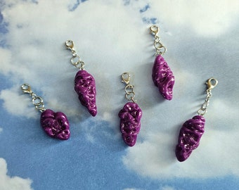 Chewed gum charm purple color change