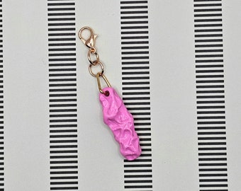 Chewed gum zipper charm pink