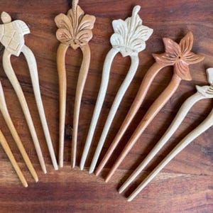 Hand-Carved Wooden Hair Fork – Polynesian Floral & Turtle Design
