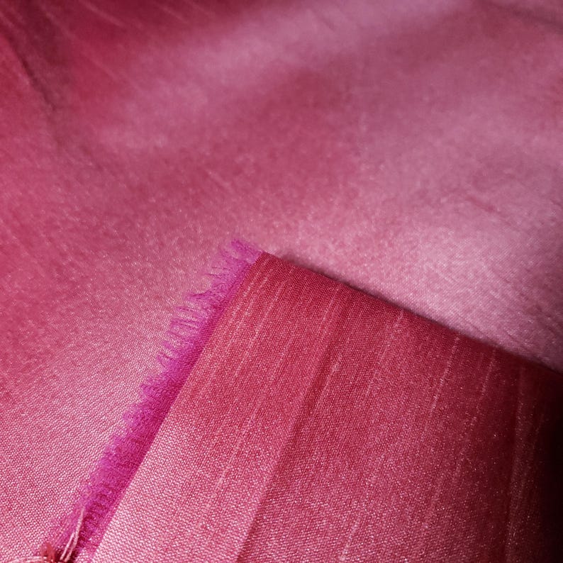 Tissu Dupioni imitation soie corail saumon rose 58 pouces par mètre | Corail chaud et lustré pour les mariages d'été, les robes de demoiselle d'honneur, les robes de chambre et les fêtes image 4