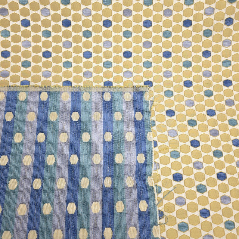 K&ouml;nnte beinhalten: Ein Set aus drei Keramikbechern mit gesprenkelter, matter Oberfl&auml;che. Die Becher sind in Creme-, Hellbraun- und Dunkelbraunt&ouml;nen gehalten. Jeder Becher hat ein schlichtes, minimalistisches Design.