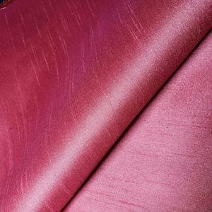 Tissu Dupioni imitation soie corail saumon rose 58 pouces par mètre | Corail chaud et lustré pour les mariages d'été, les robes de demoiselle d'honneur, les robes de chambre et les fêtes image 1