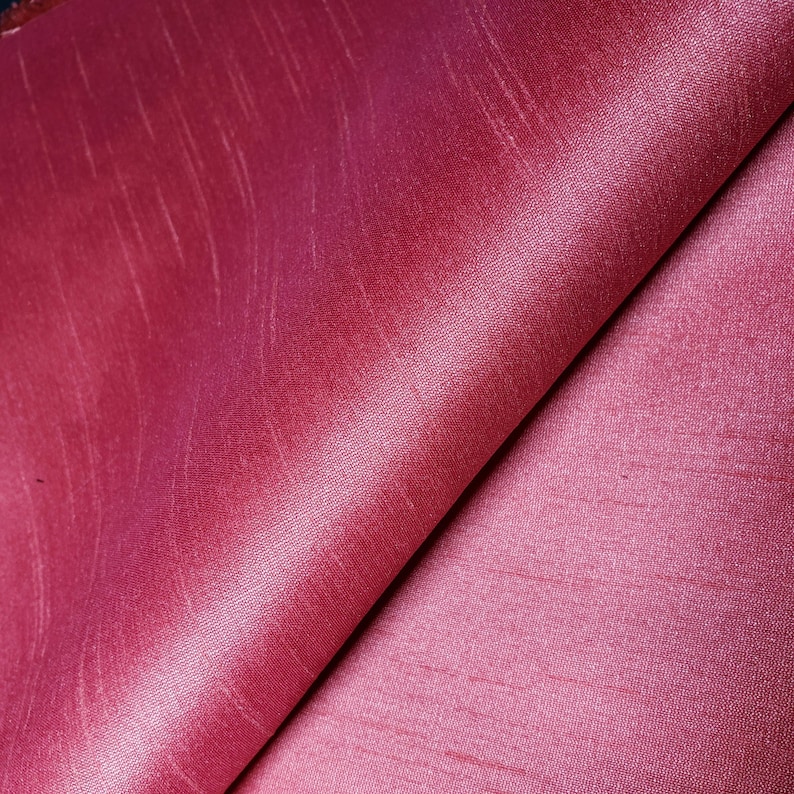 Tissu Dupioni imitation soie corail saumon rose 58 pouces par mètre | Corail chaud et lustré pour les mariages d'été, les robes de demoiselle d'honneur, les robes de chambre et les fêtes image 1