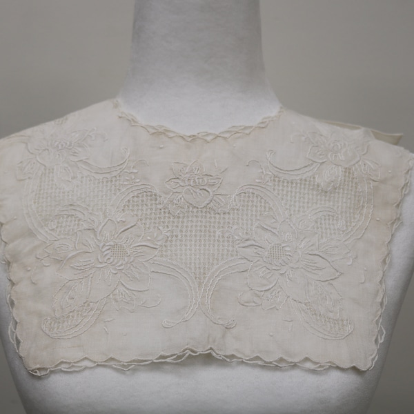 Vintage lace cream applique collar bib, flower lace applique, flower lace collar necklace, lace collar, Made in Japan