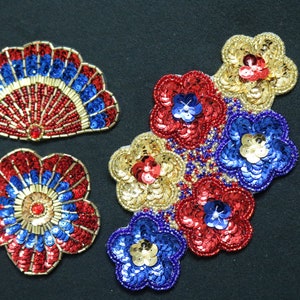 Applicazione di paillettes a fiori multicolori, applicazione di fiori in oro blu rosso, applicazione a ventaglio, fiori colorati, fiori multicolori di paillettes