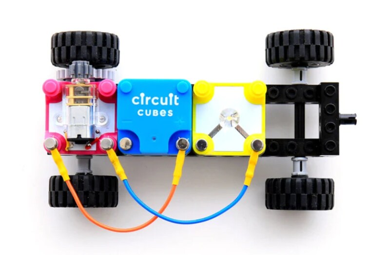 STEM Starter Kit - Circuit Cubes - Science Gift - Motor, LED, Battery Cubes and 10 Projects